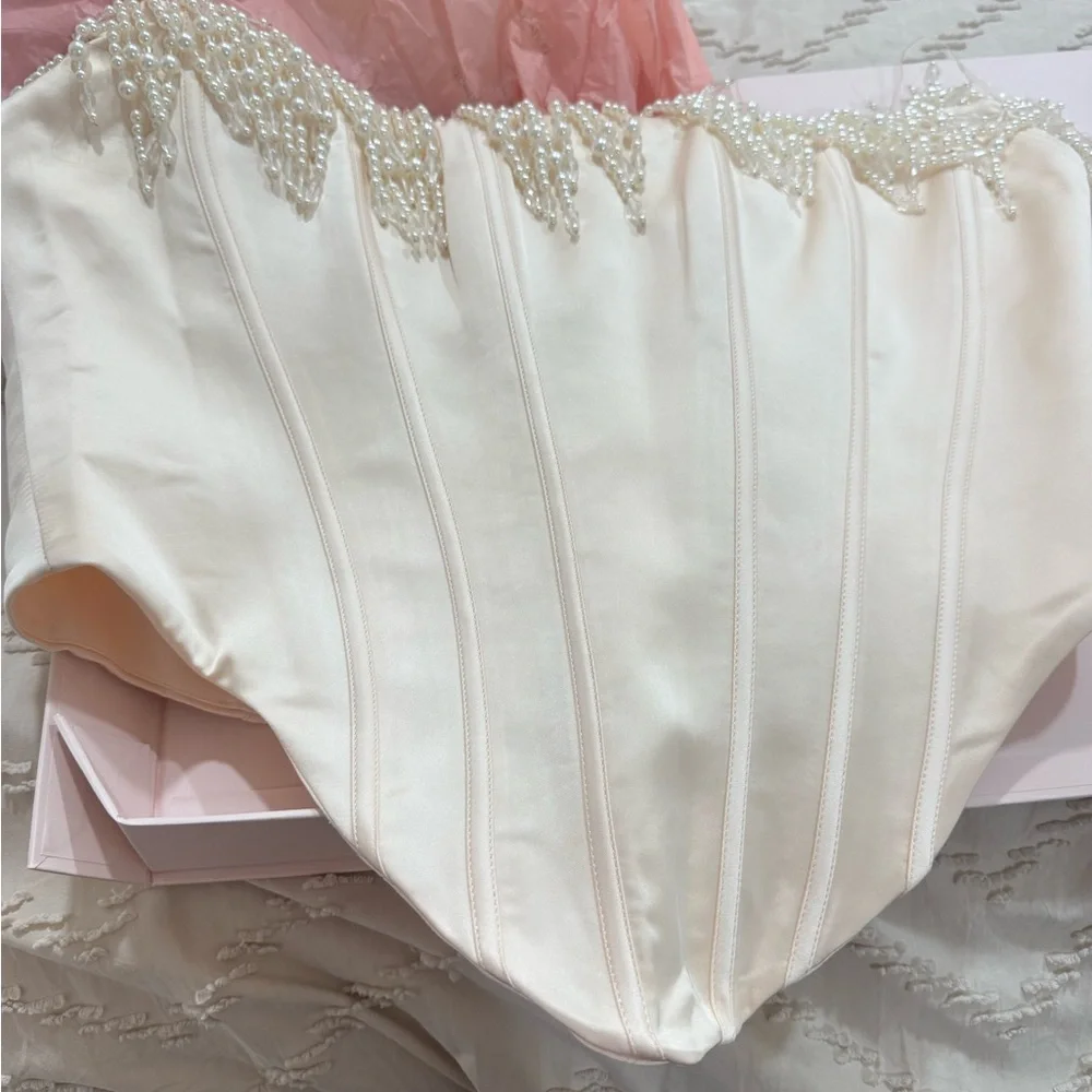 House of CB “Aubrie” corset top ( 2 piece)
Will ship with box - Picture 3 of 11